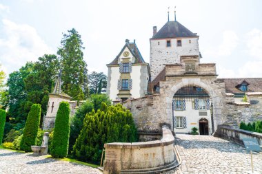 İsviçre Oberhofen kalesinde güzel mimari