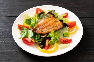 Izgara balık bifteği.