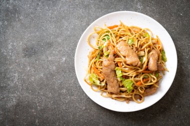 tavada kızartılmış yakisoba noodle pork - Asya gıda tarzı ile