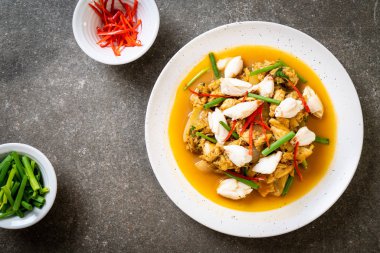 Fried yengeç ile toz köri - Tayland mutfağı