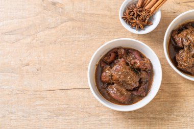 herb - Phuket Tayland geleneksel gıda tarzı ile domuz eti güveç