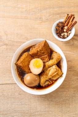 kaynamış yumurta çikolata sosu veya tatlı sos - Asya gıda