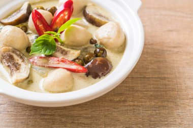 Balık top - Tay gıda ile yeşil köri