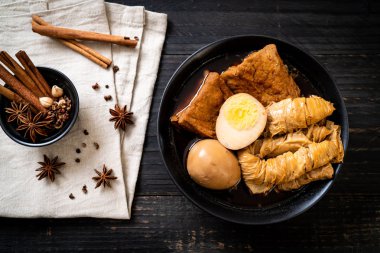 kaynamış yumurta çikolata sosu veya tatlı sos - Asya gıda