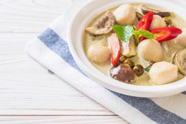 Balık top - Tay gıda ile yeşil köri