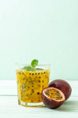 taze ve buzlu meyve suyu - sağlıklı içecek