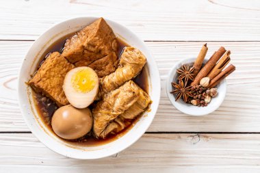 kaynamış yumurta çikolata sosu veya tatlı sos - Asya gıda