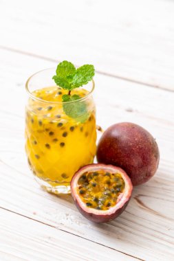 taze ve buzlu meyve suyu - sağlıklı içecek