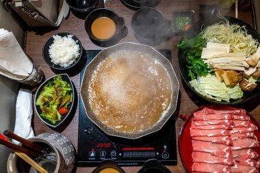Güveç Japon Shabu Shabu ve Sukiyaki - Japon gıda tarzı