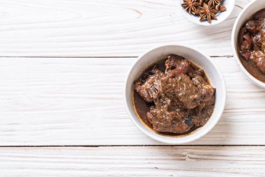 herb - Phuket Tayland geleneksel gıda tarzı ile domuz eti güveç