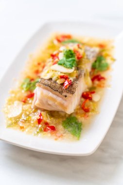 Kireç soyunma - orfoz balığı fileto Chili Lime Soslu buğulama Asya gıda tarzı