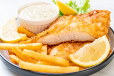 Balık ve cips - sağlıksız gıda