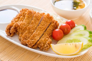 Japon kızartılmış domuz pirzolası (tonkatsu seti) - Japon yemek tarzı