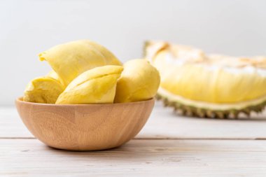 Ahşap zemin üzerinde taze Durian meyvesi