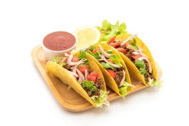 et ve beyaz arka plan üzerinde - Meksika yemeği stil izole sebze ile tacos