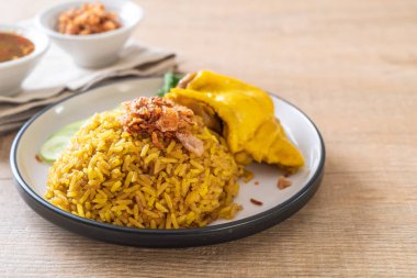 Tavuk - Müslüman gıda tarzı ile Müslüman sarı pirinç