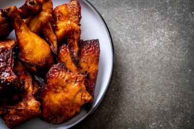 Masada ızgara ve ızgara tavuk.