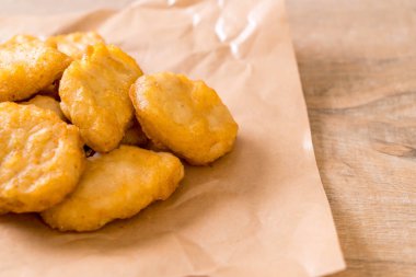 Soslu tavuk nugget, sağlıksız yemek.