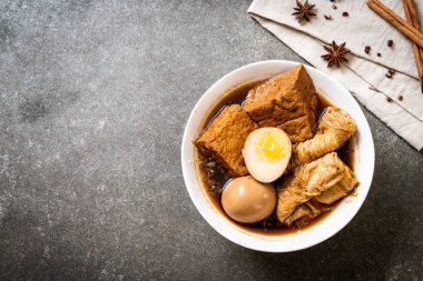 kaynamış yumurta çikolata sosu veya tatlı sos - Asya gıda