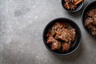 herb - Phuket Tayland geleneksel gıda tarzı ile domuz eti güveç