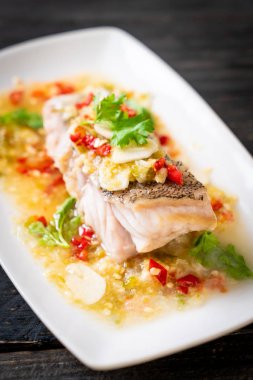 Kireç soyunma - orfoz balığı fileto Chili Lime Soslu buğulama Asya gıda tarzı