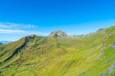 Güzel Alps dağ Grindelwald, İsviçre mavi gökyüzü ile