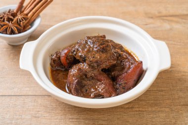 herb - Phuket Tayland geleneksel gıda tarzı ile domuz eti güveç