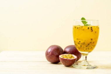 taze ve buzlu meyve suyu - sağlıklı içecek