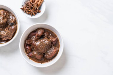 herb - Phuket Tayland geleneksel gıda tarzı ile domuz eti güveç