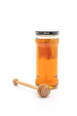 Bal kavanozu beyaz arkaplanda izole