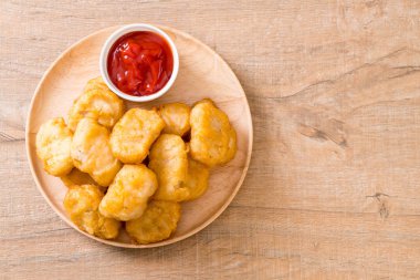 Soslu tavuk nugget, sağlıksız yemek.