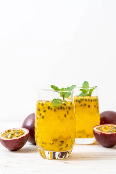 Fresh Iced Passion Fruit Juice Healthy Drink — Stock Photo, Image