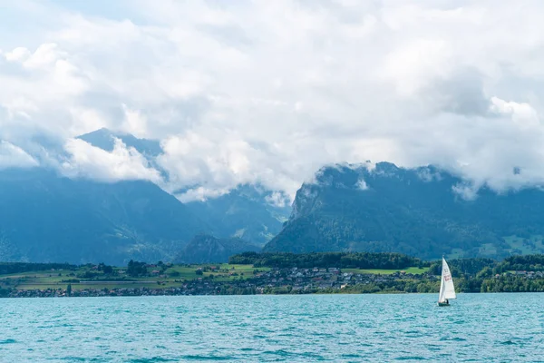 Lindo Lago Thun Com Montanha Suíça — Fotografia de Stock