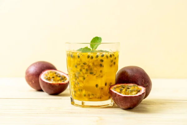 Fresh Iced Passion Fruit Juice Healthy Drink — Stock Photo, Image