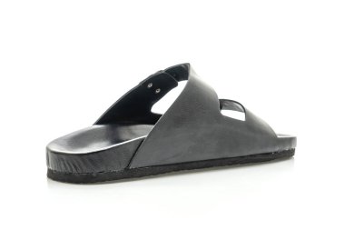 Erkekler beyaz arka plan üzerinde izole sandalet deri