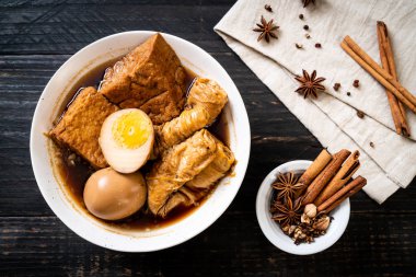 kaynamış yumurta çikolata sosu veya tatlı sos - Asya gıda