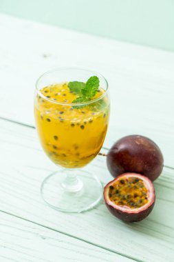 taze ve buzlu meyve suyu - sağlıklı içecek