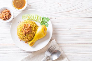 Tavuk - Müslüman gıda tarzı ile Müslüman sarı pirinç