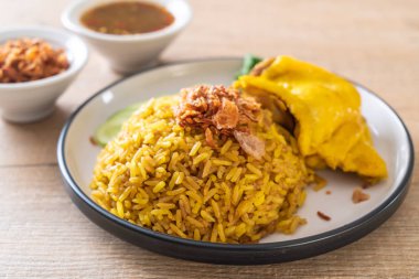 Tavuk - Müslüman gıda tarzı ile Müslüman sarı pirinç