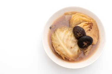 kırmızı çorba mantar izole üzerinde beyaz arka plan ile haşlanmış lahana