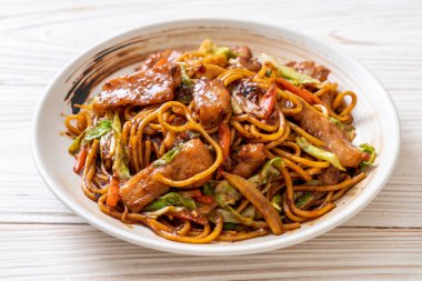 tavada kızartılmış yakisoba noodle pork - Asya gıda tarzı ile
