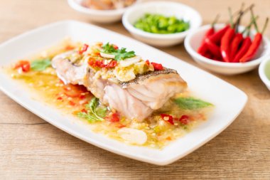 Kireç soyunma - orfoz balığı fileto Chili Lime Soslu buğulama Asya gıda tarzı