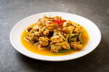 Fried yengeç ile toz köri - Tayland mutfağı