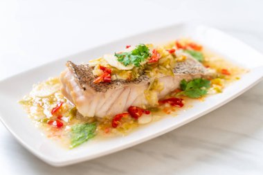 Kireç soyunma - orfoz balığı fileto Chili Lime Soslu buğulama Asya gıda tarzı