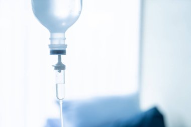 Tuzlu Çözüm damla tedavi hasta ile boşaltmak - mavi beyaz dengesi işleme için
