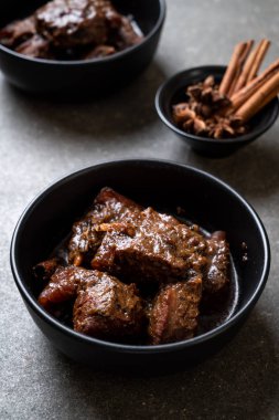 herb - Phuket Tayland geleneksel gıda tarzı ile domuz eti güveç