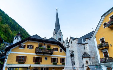 Güzel Eski Şehir Meydanı Hallstatt, Avusturya.