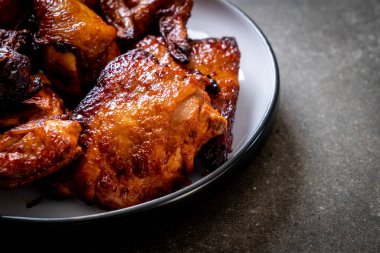 Masada ızgara ve ızgara tavuk.