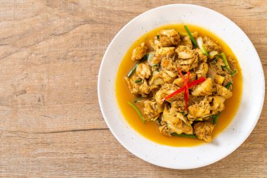 Fried yengeç ile toz köri - Tayland mutfağı