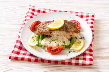 Izgara balık bifteği.